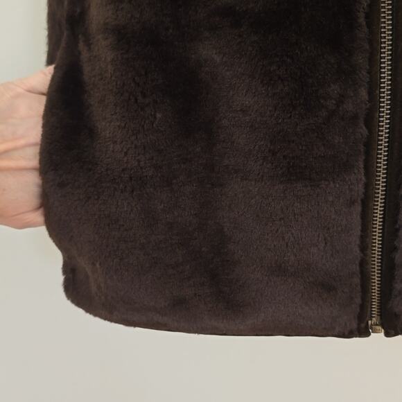 Banana Republic Faux Fur Vest Minimalist Neutral Quiet Luxury Medium Dark Brown - Picture 3 of 7